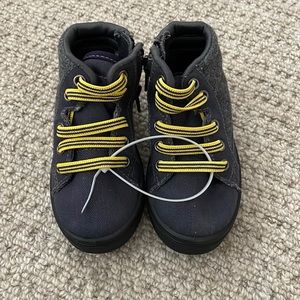 Size 6 Oomphies High Top Sneakers